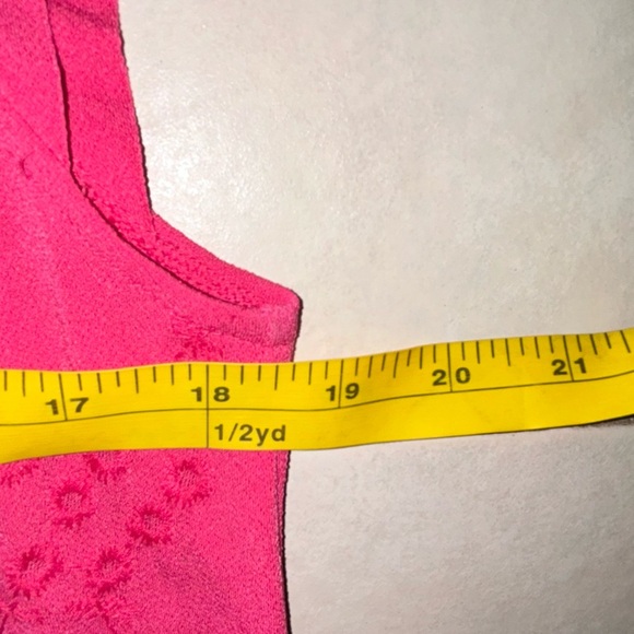 Pink Elle Beautiful blouse Sz M Embroidered keyhole opening - Picture 9 of 11